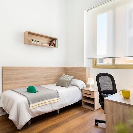 Micampus Armendariz Students Residence SOLO ESTUDIANTES Sevilla Exterior foto